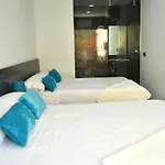 ホテル 10 ジローナ